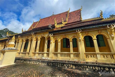 A Tháp Bánh Ít: Uma Maravilha Arquitetônica e um Tesouro Histórico Escondido em Trà Vinh!