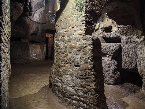 Catacombas de Roma: Uma Jornada Subterrânea Através da História!