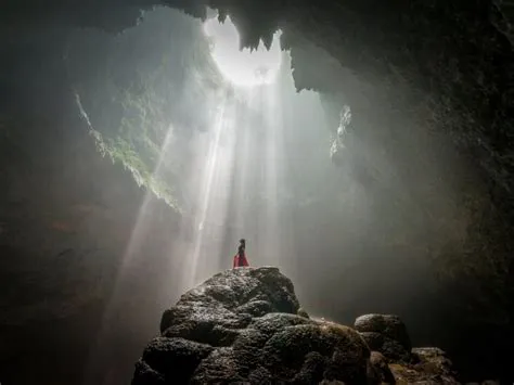 Jomblang Cave: Uma Experiência Surreal de Luz e Natureza em Yogyakarta!