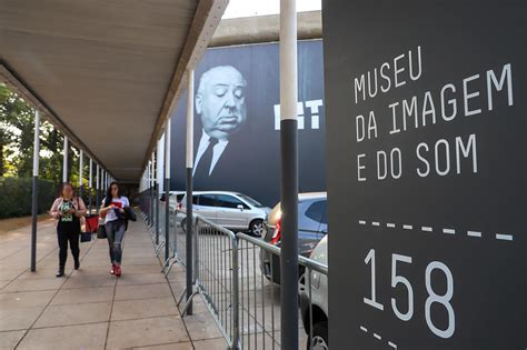 Museu da Imagem e do Som - Uma Jornada Sonora Através das Ondas do Tempo!