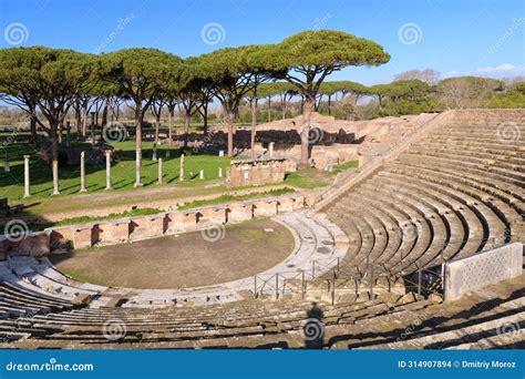 O Teatro Romano di Ostia Antica: Uma Viagem no Tempo aos Tempos Romanos!